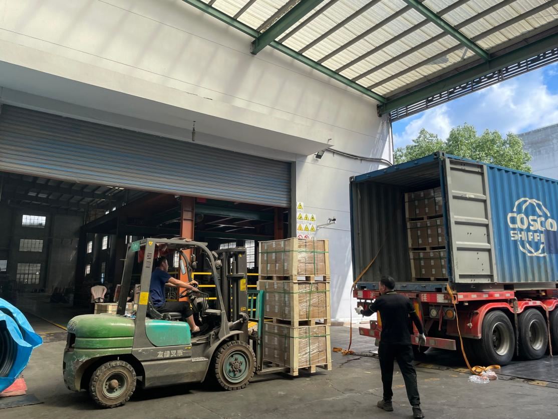 Um pedido de parafuso está sendo carregado e enviado