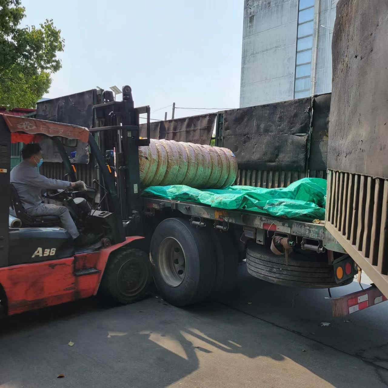 O cliente prepara e transporta as mercadorias