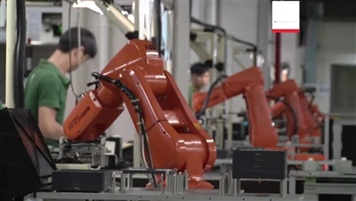 Robôs industriais permitem que fixadores e outras empresas reduzam custos, au...