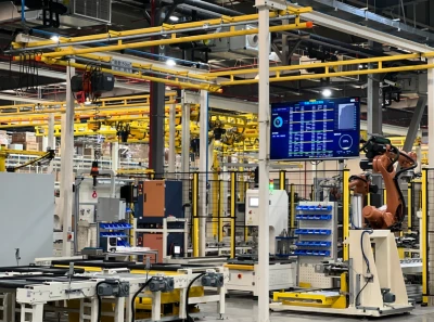 Robôs industriais lideram a atualização das empresas para focar na melhoria d...
