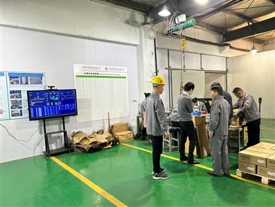 Clientes japoneses vêm visitar nossa empresa